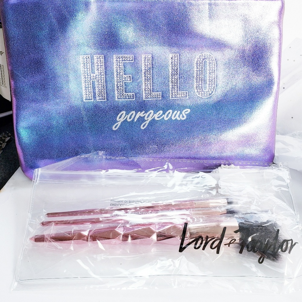 LORD & TAYLOR- Wristlet and 3 Makeup Brushes NWT - Picture 2 of 7